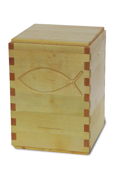 Birkenholzurne mit geschnitztem Fisch